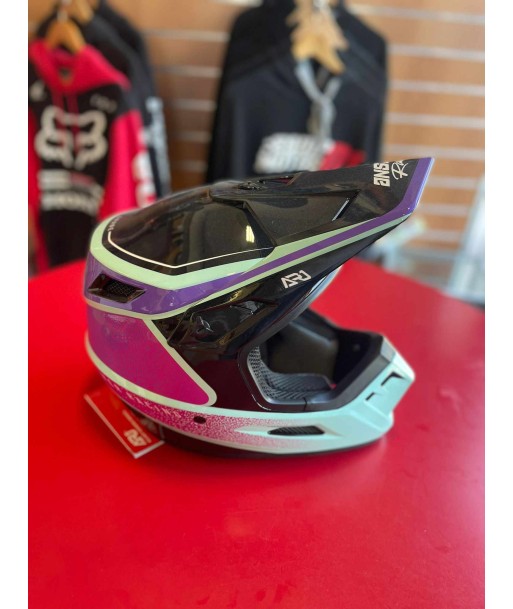 Casque Anwer racing AR1 purple / hot pink Par le système avancé 